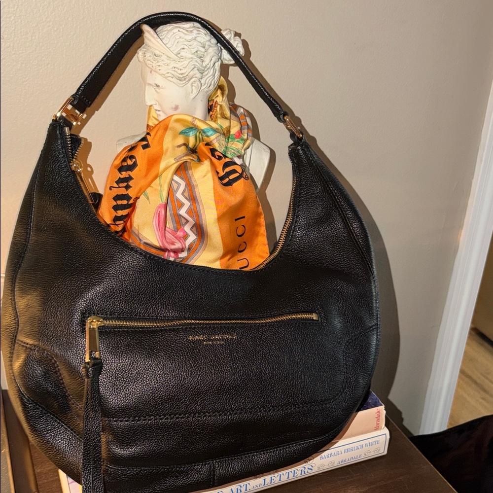 Marc Jacobs crescent style Black Hobo Bag pebbled leather gold hardware euc